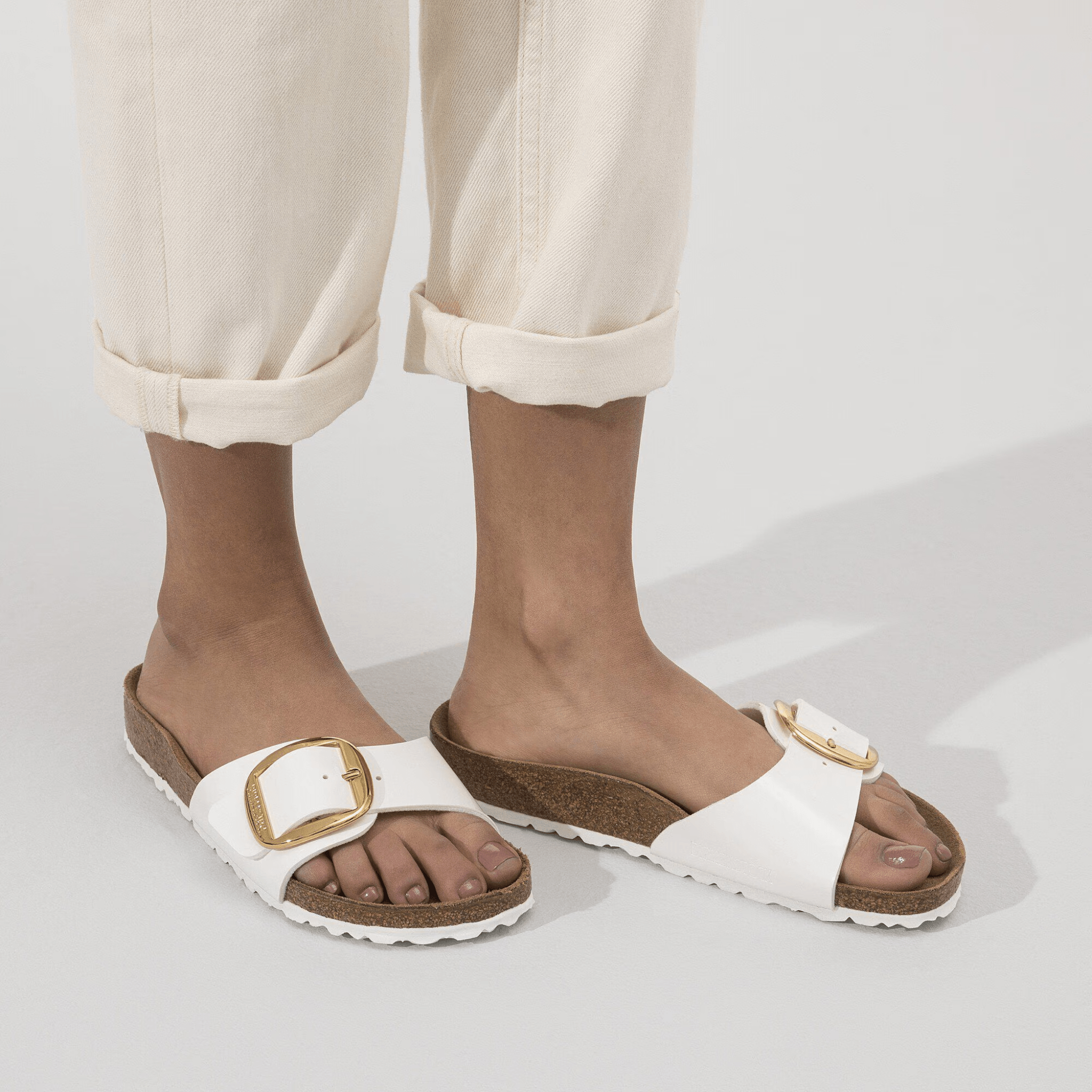Biało-złote wąskie klapki Birkenstock Madrid Big Buckle Birko-Flor Patent