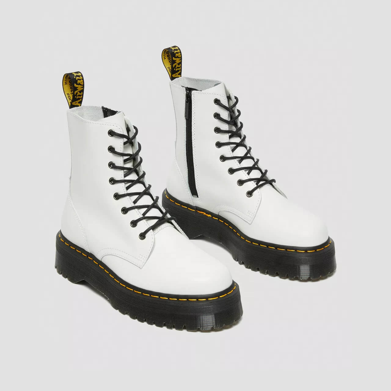 Białe botki Dr. Martens Jadon