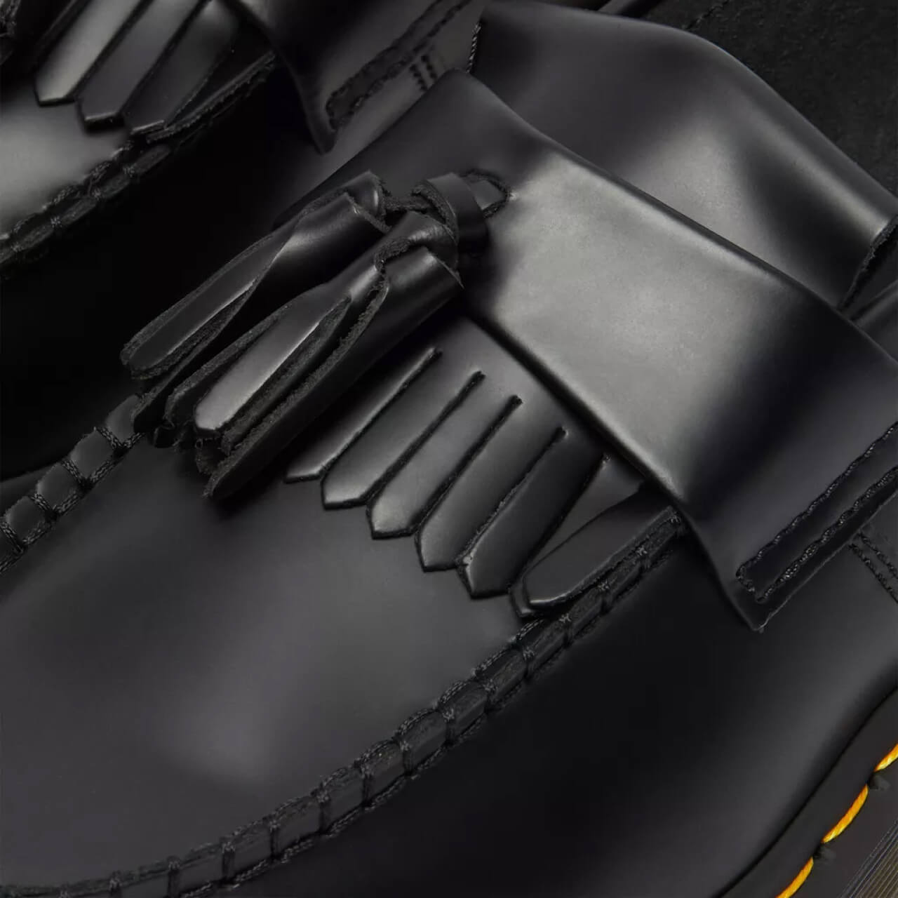 Czarne mokasyny Dr. Martens Adrian Yellow Stitch