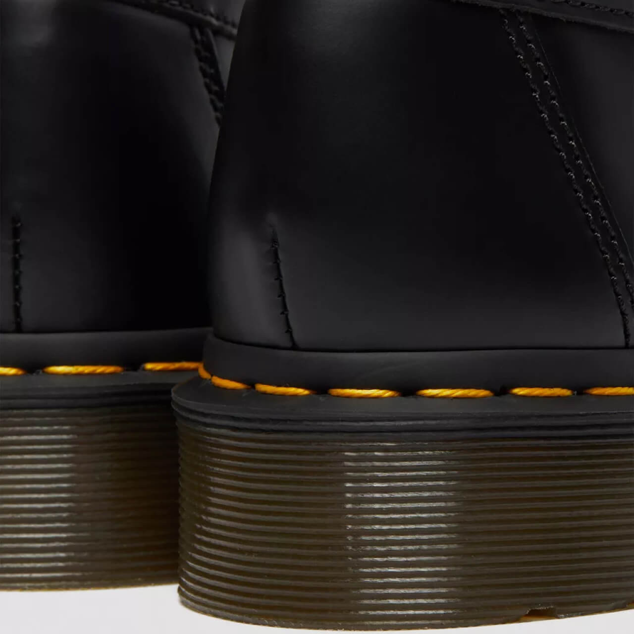 Czarne mokasyny Dr. Martens Adrian Yellow Stitch
