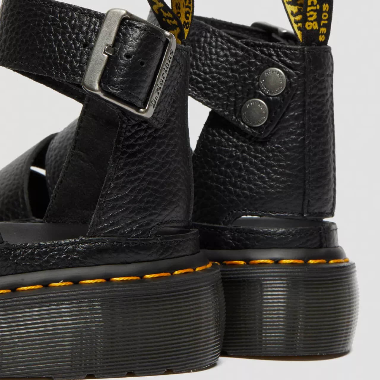 Damskie czarne sandały Dr. Martens Clarissa II Quad