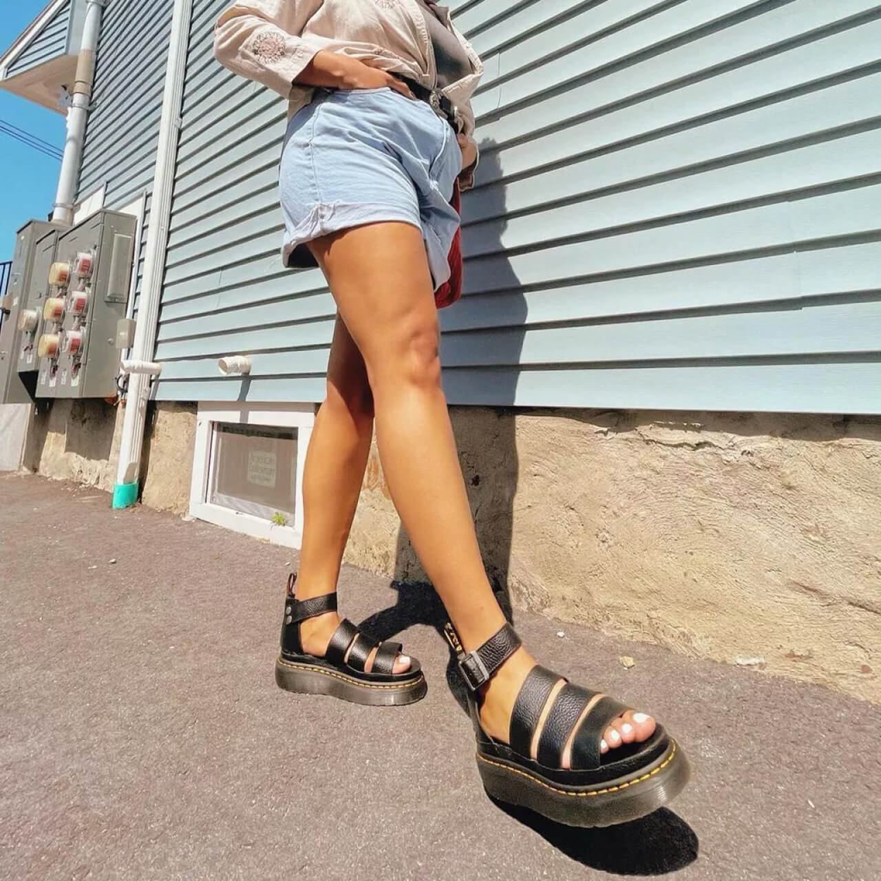 Damskie czarne sandały Dr. Martens Clarissa II Quad