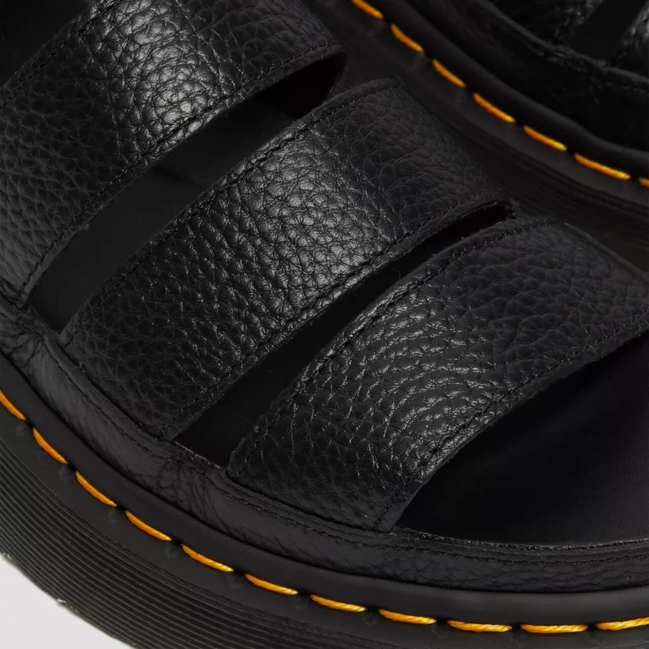 Damskie czarne sandały Dr. Martens Clarissa II Quad
