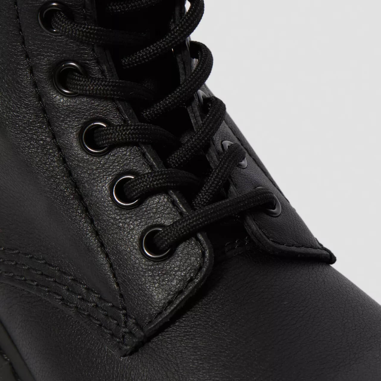 Damskie czarne botki Dr. Martens 1460 Pascal Mono