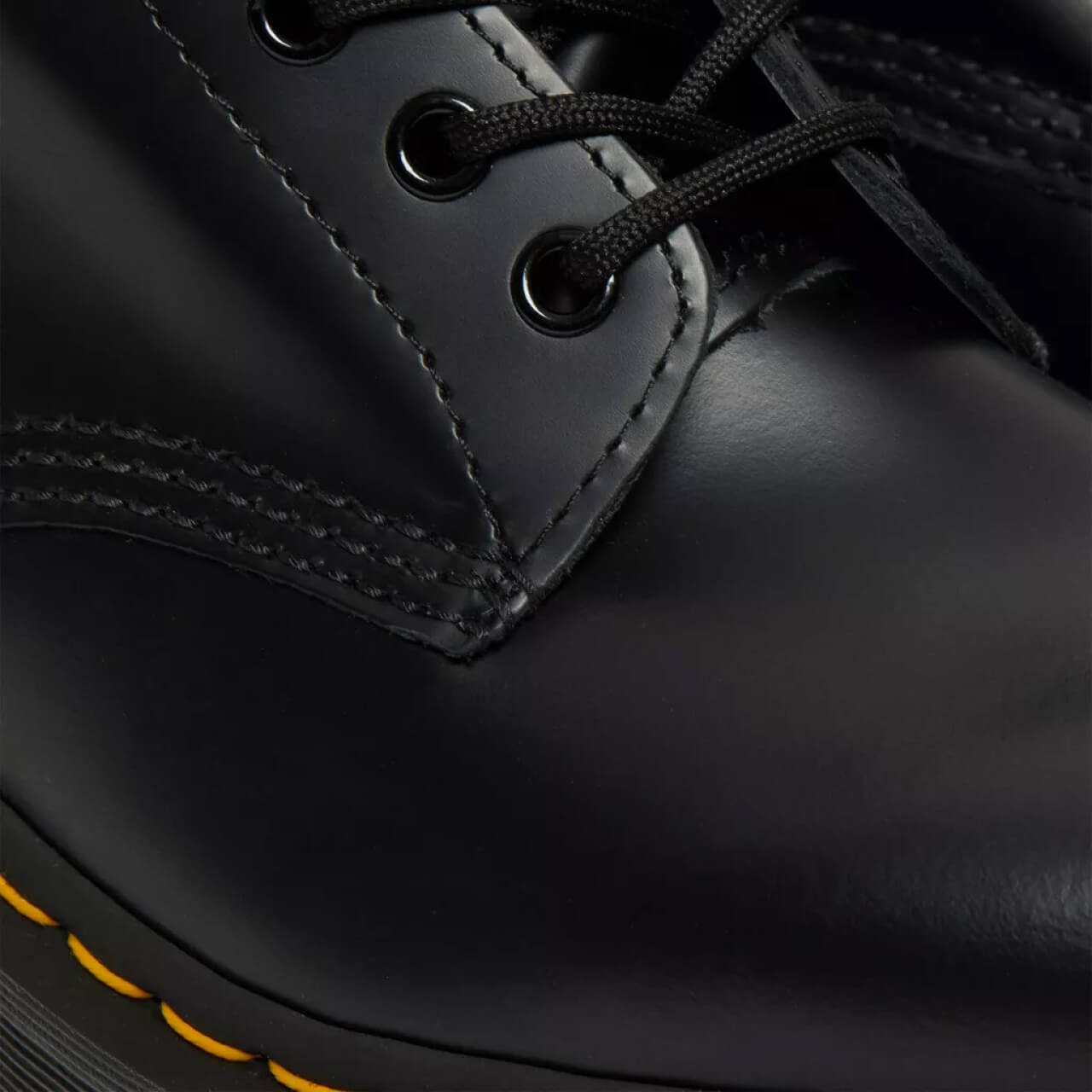 Czarne botki Dr. Martens 1460 Bex