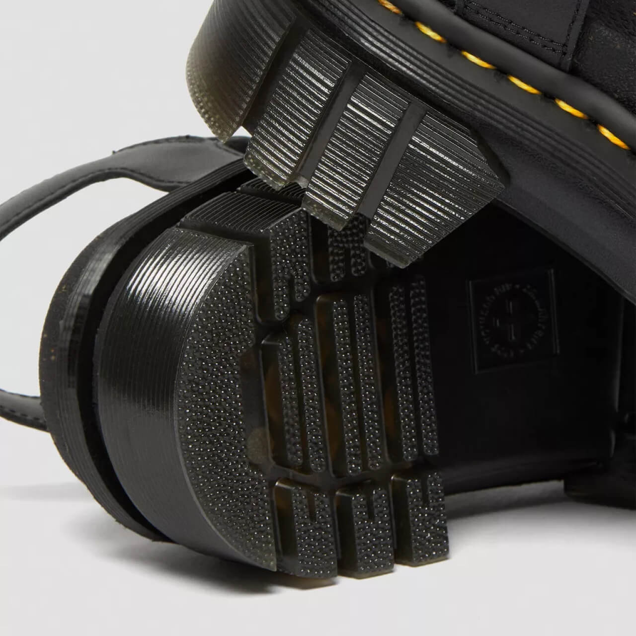 Damskie czarne sandały Dr. Martens Ricki 3-Strap