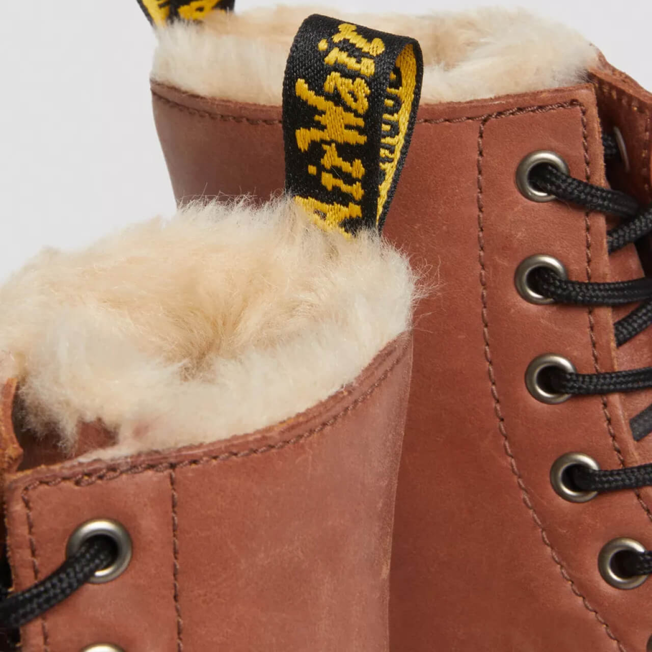 Damskie brązowe botki Dr. Martens 1460 Serena