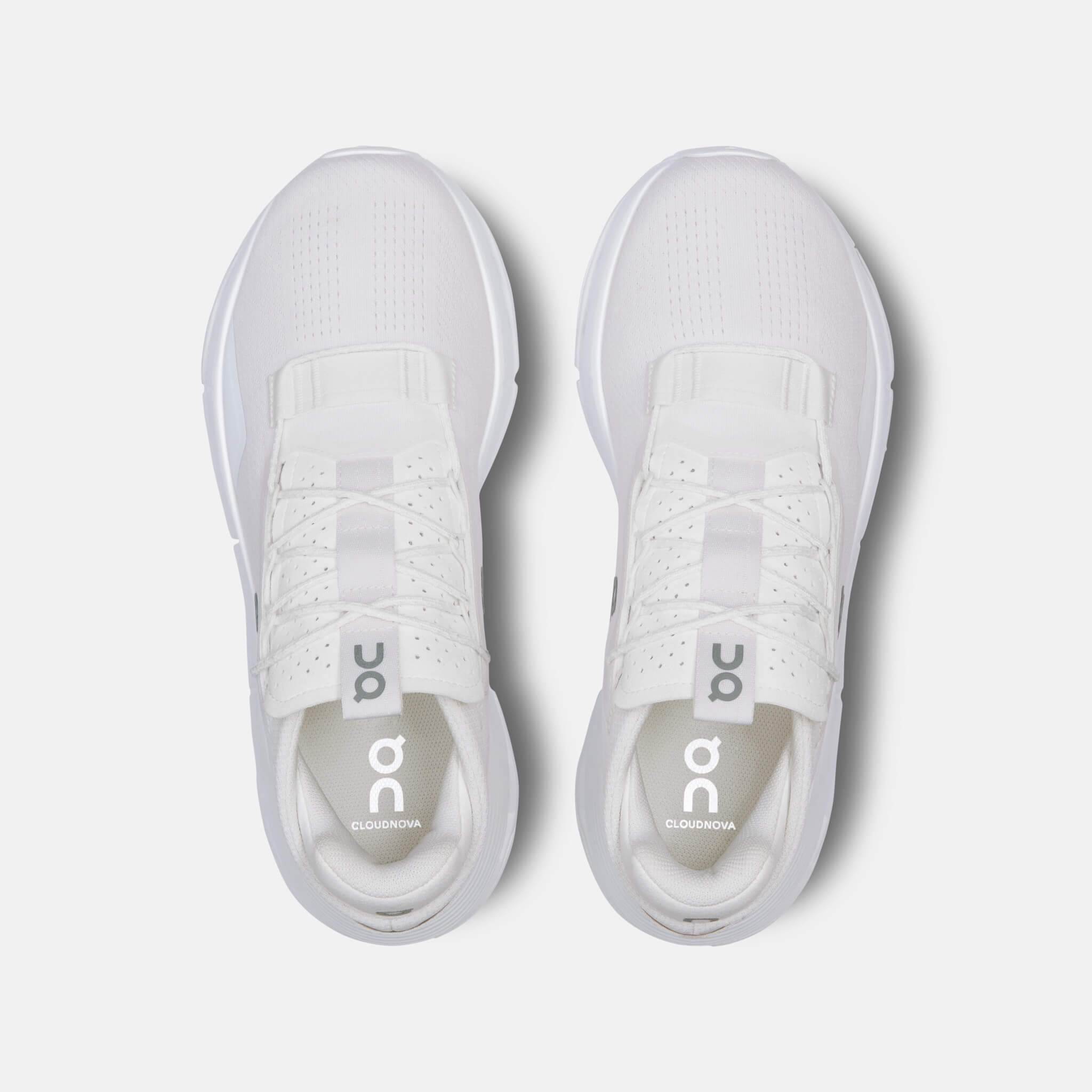 Men's white sneakers On Cloudnova 2