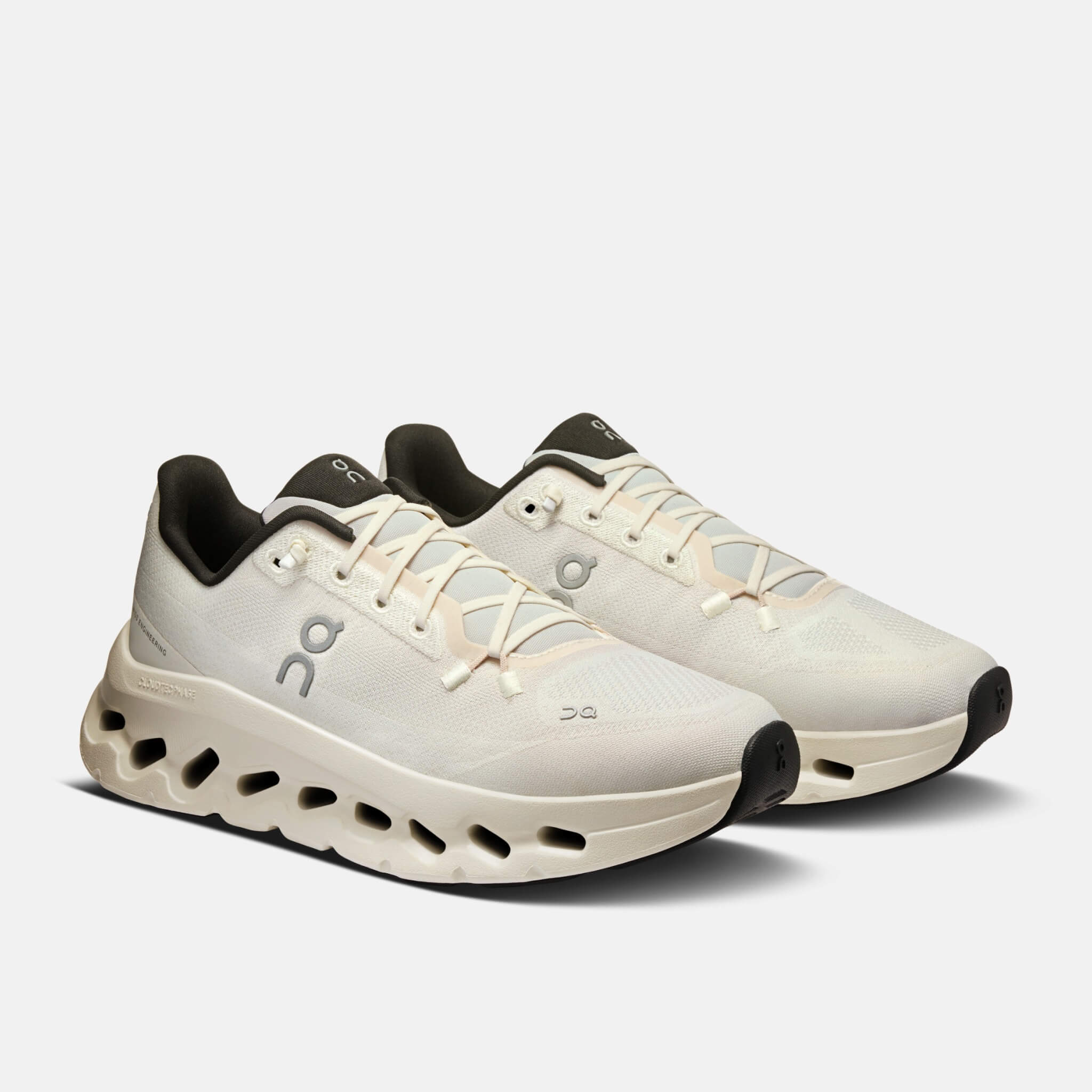 Women's beige sneakers On Cloudtilt