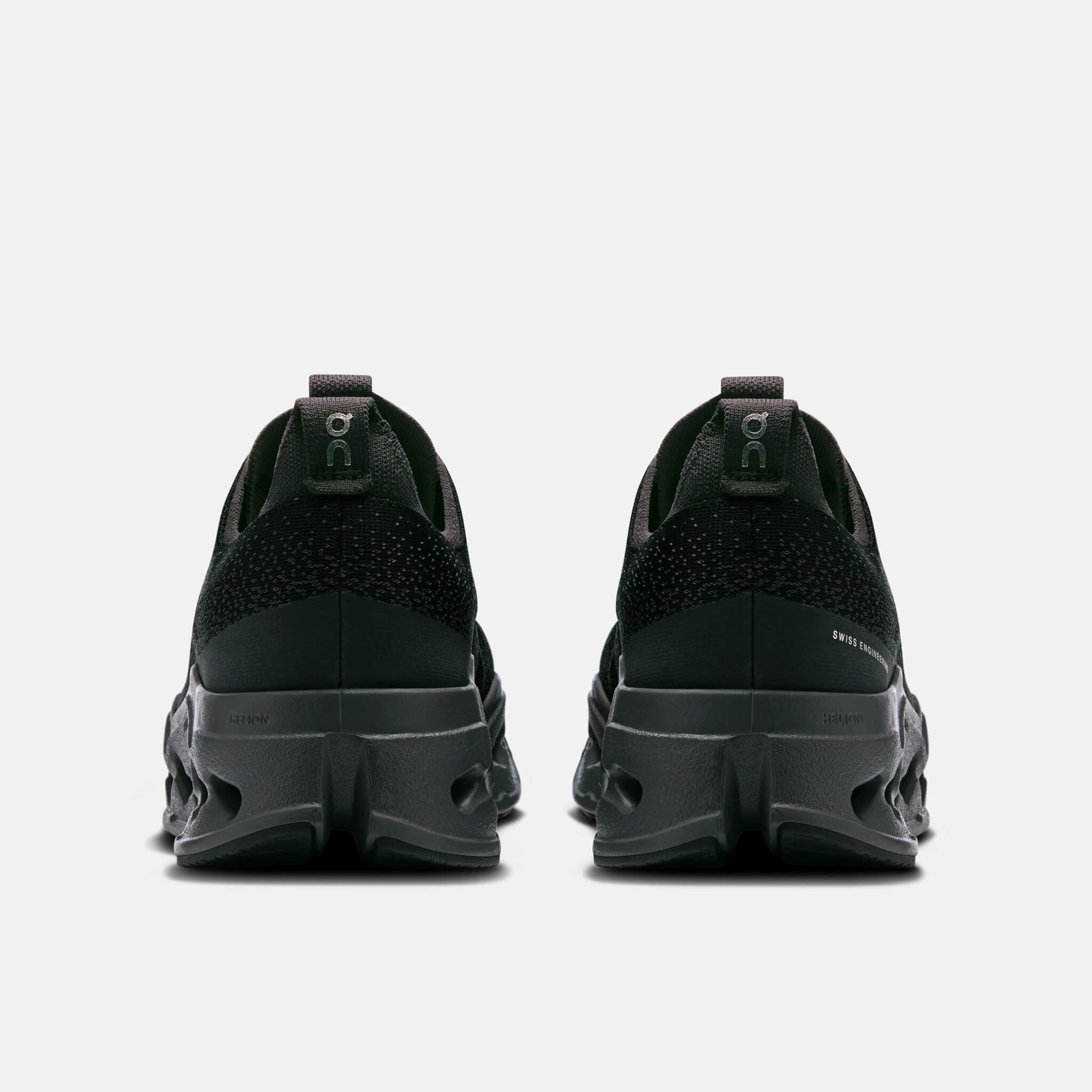 Damskie czarne buty do biegania On Cloudsurfer Max