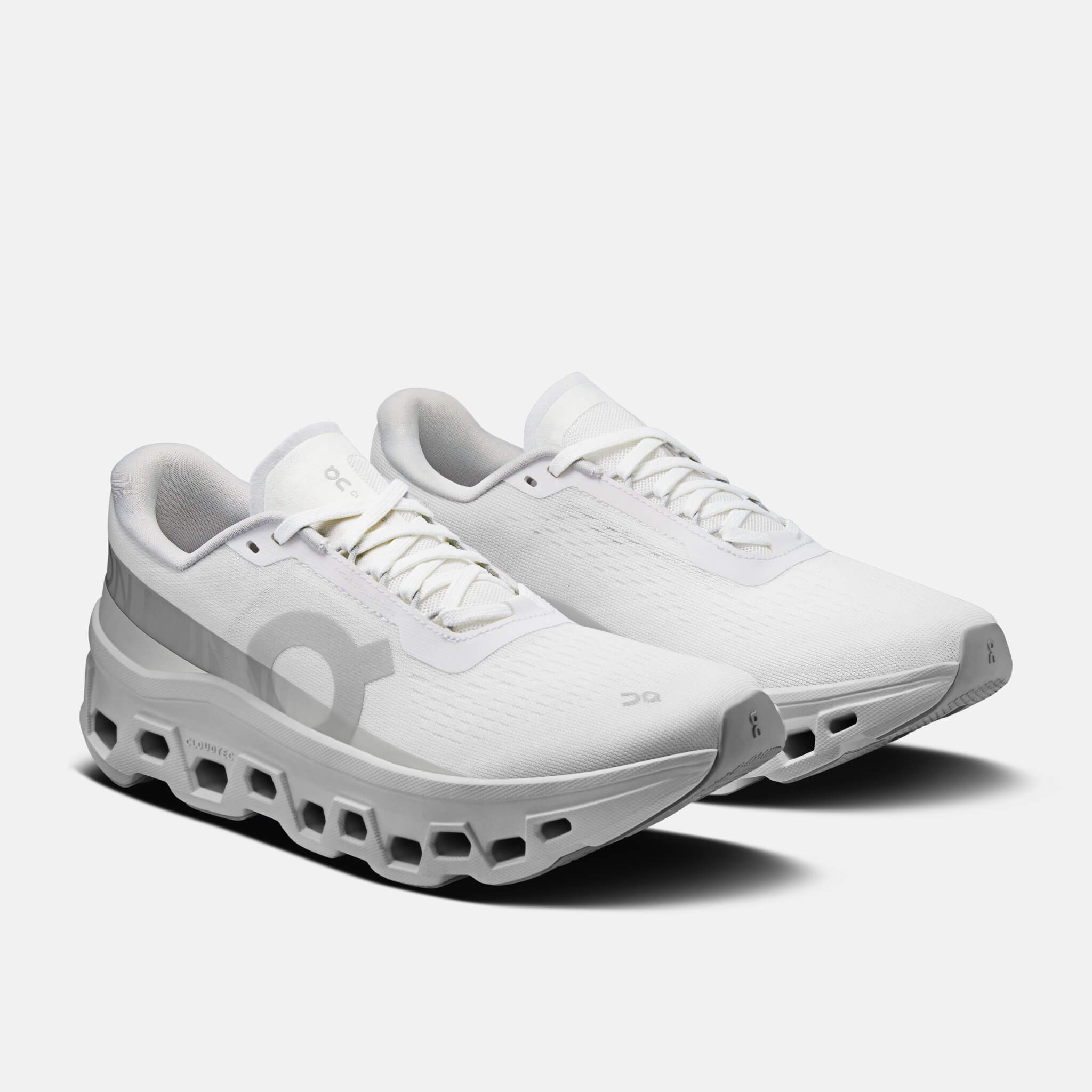Damskie białe sneakersy On CloudmOnster 1
