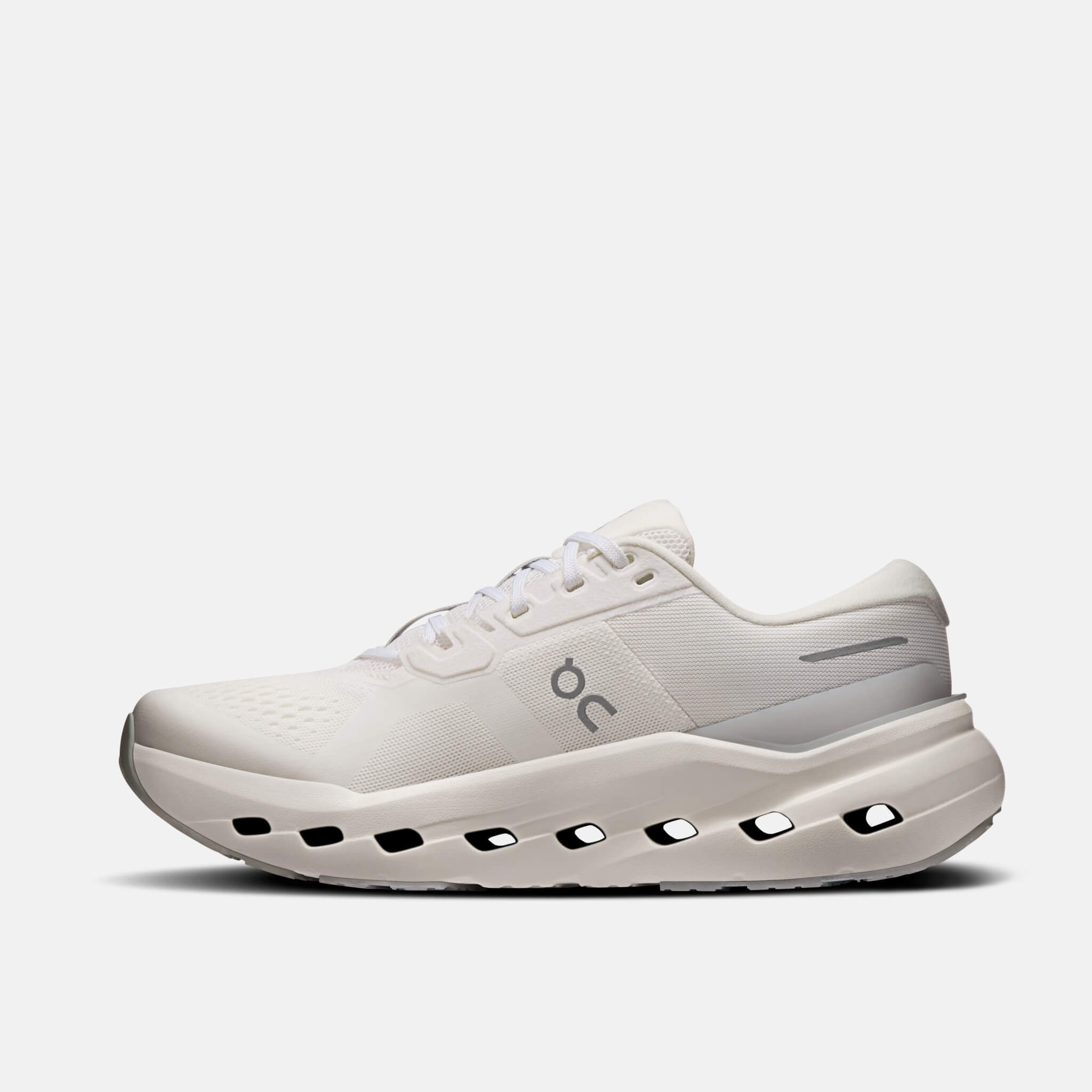 Damskie biało-szare buty On Cloudrunner 3