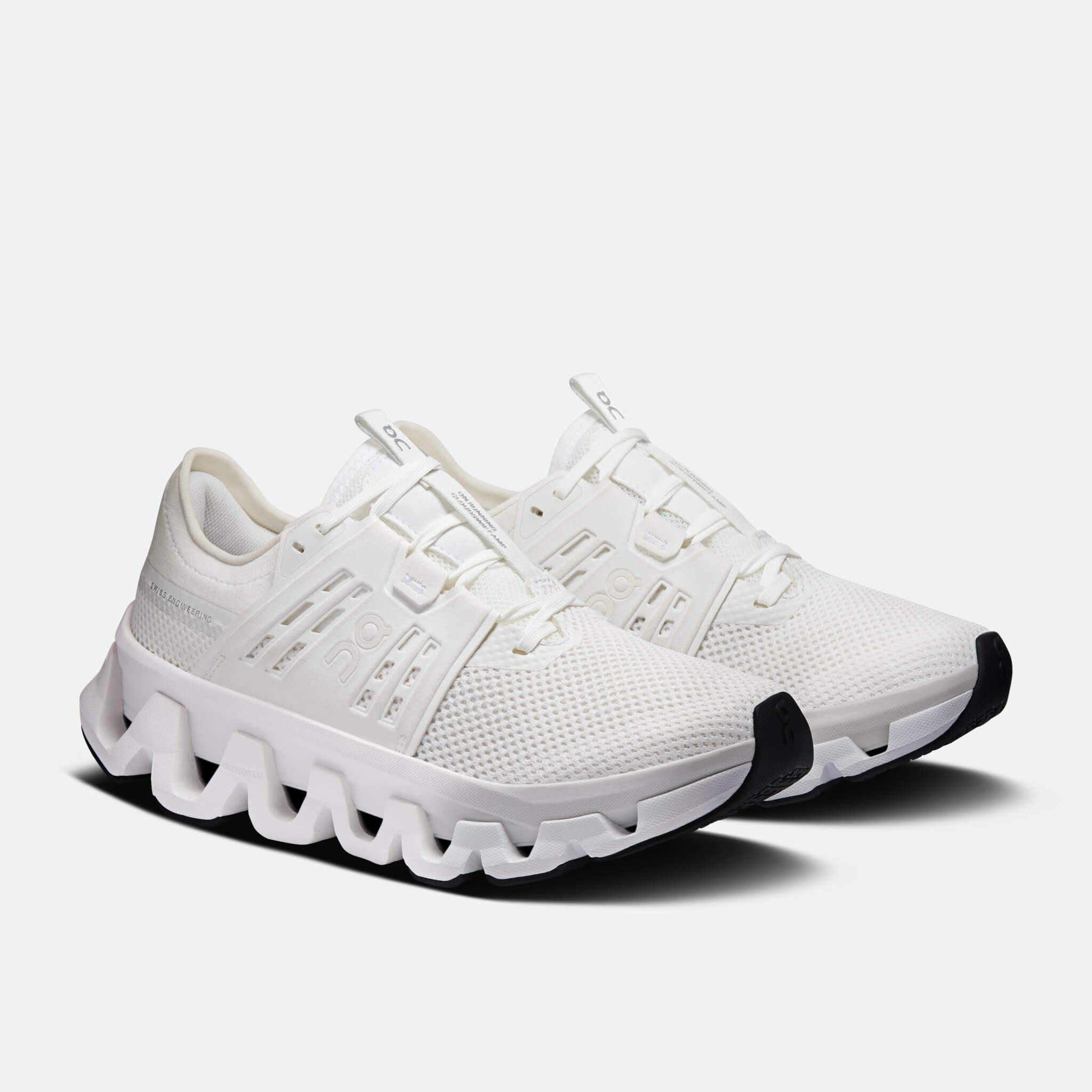 Damskie białe sneakersy On Cloudswift Amp