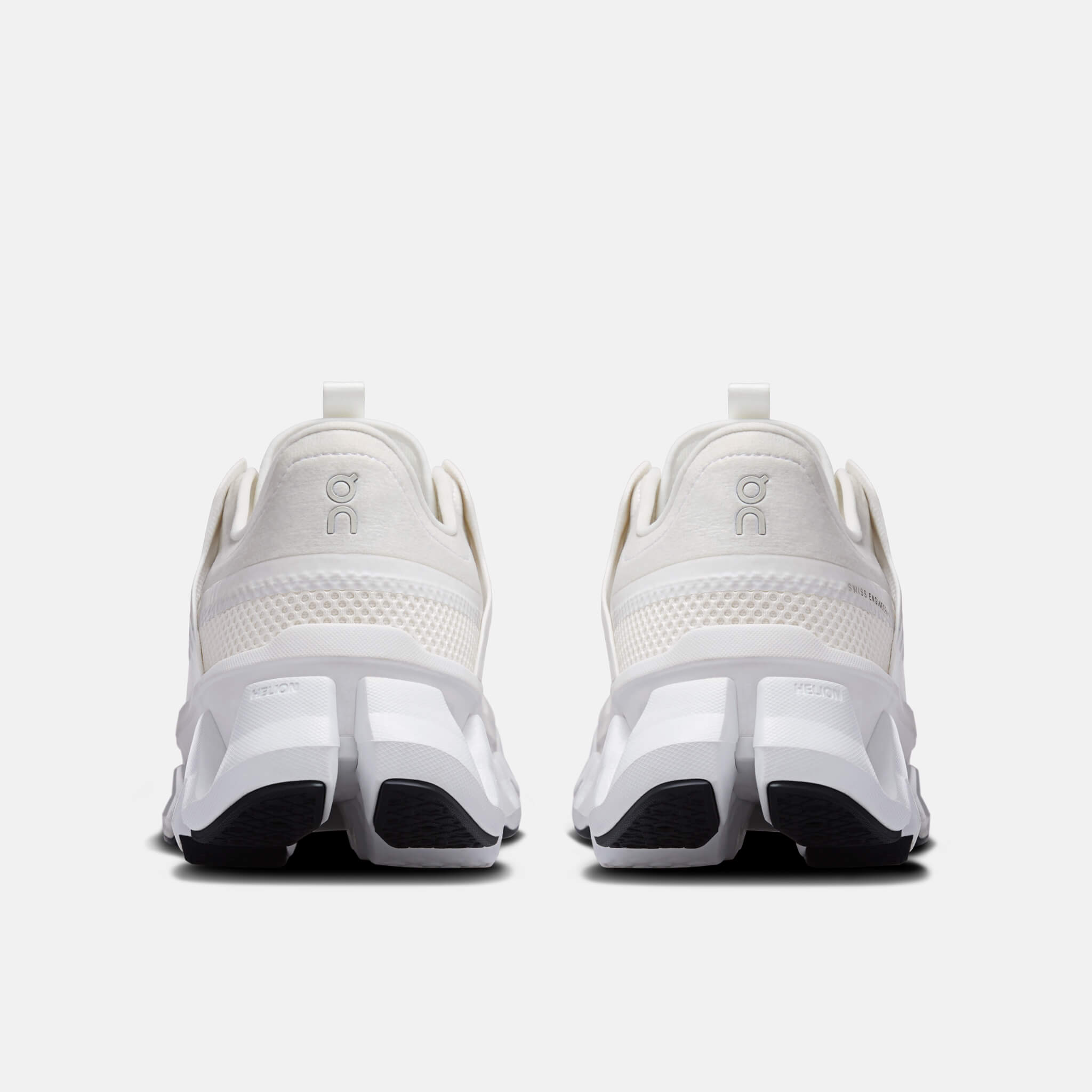 Damskie białe sneakersy On Cloudswift Amp