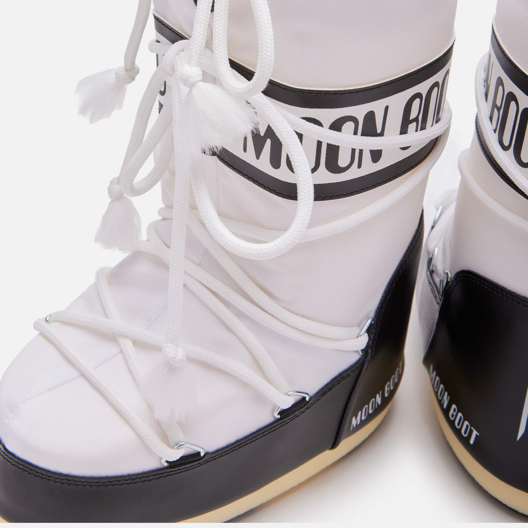 Damskie biało-czarne śniegowce Moon Boot Icon Nylon