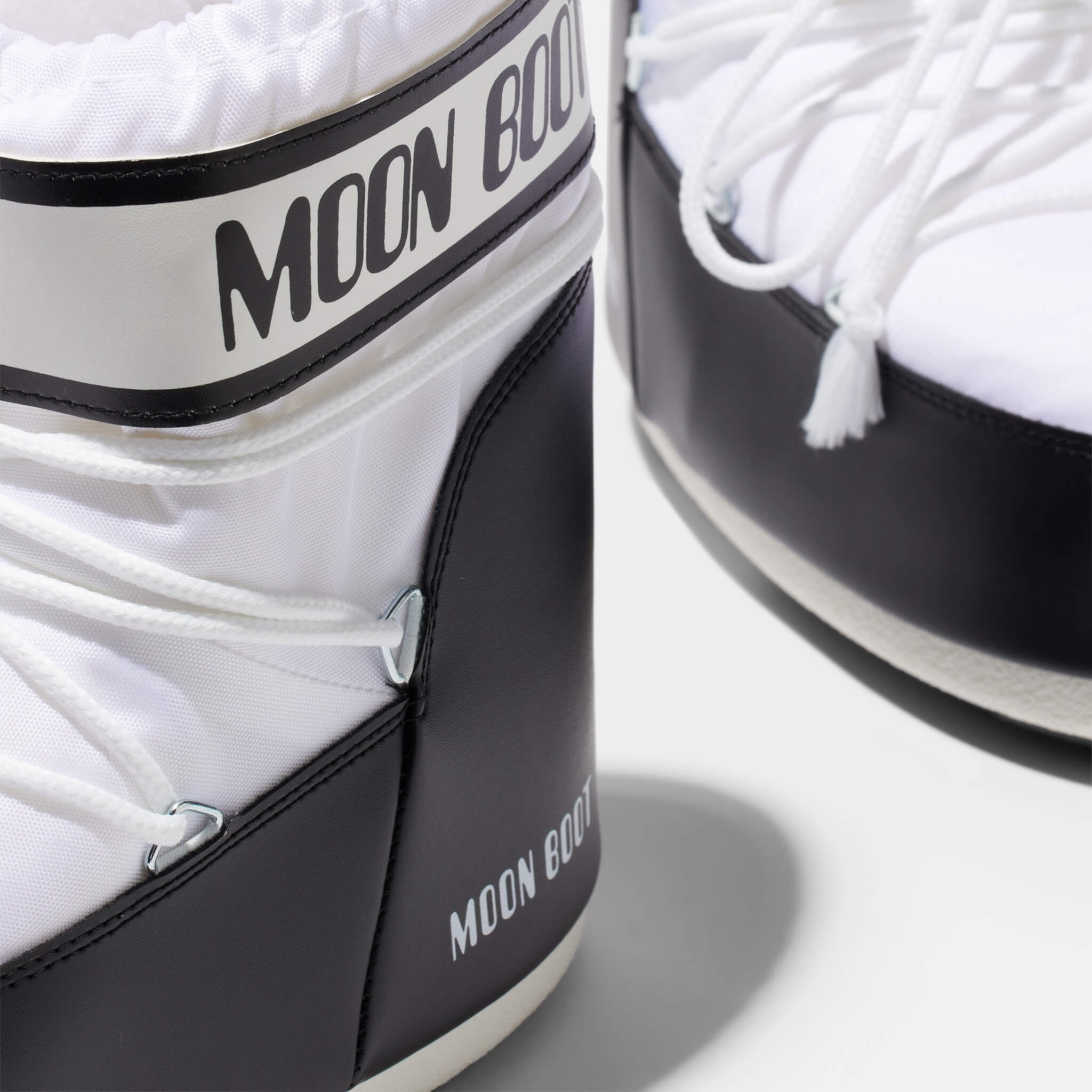 Damskie biało-czarne śniegowce Moon Boot Icon Low Nylon