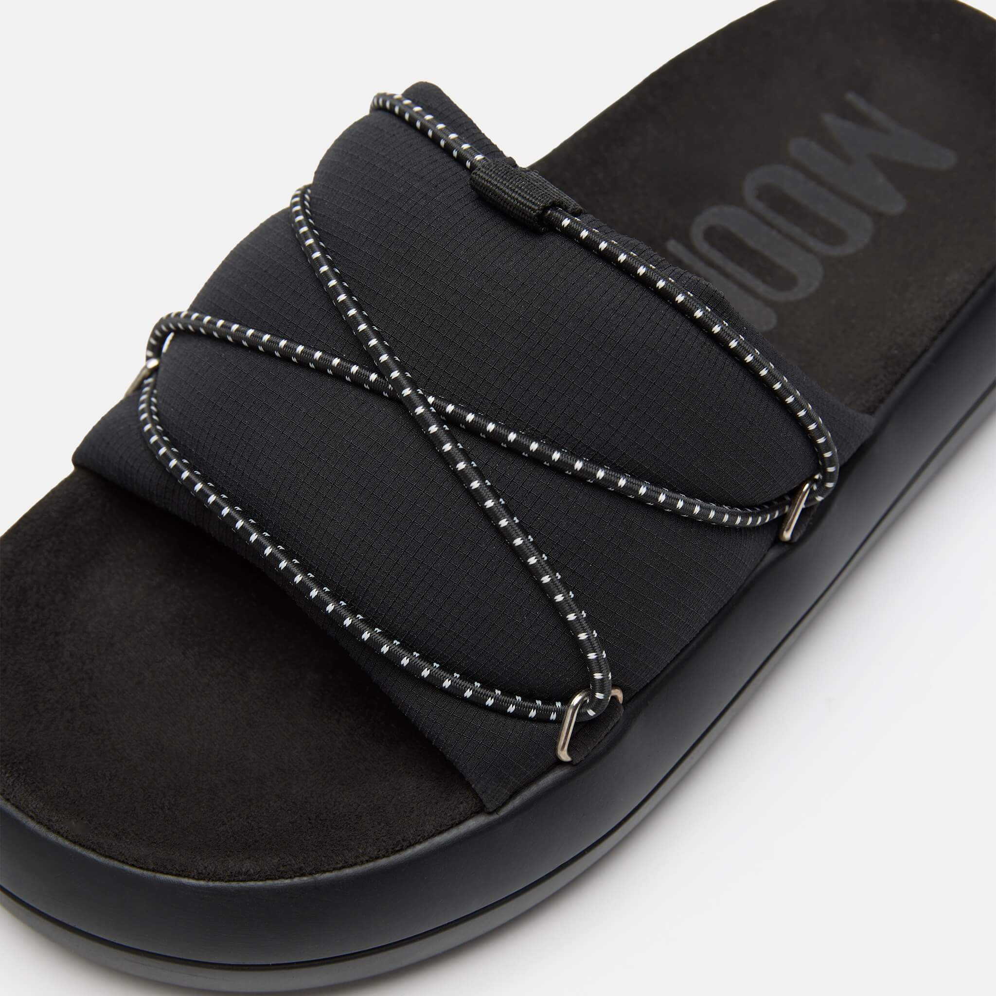 Unisex czarne kapcie Moon Boot Icon Slide