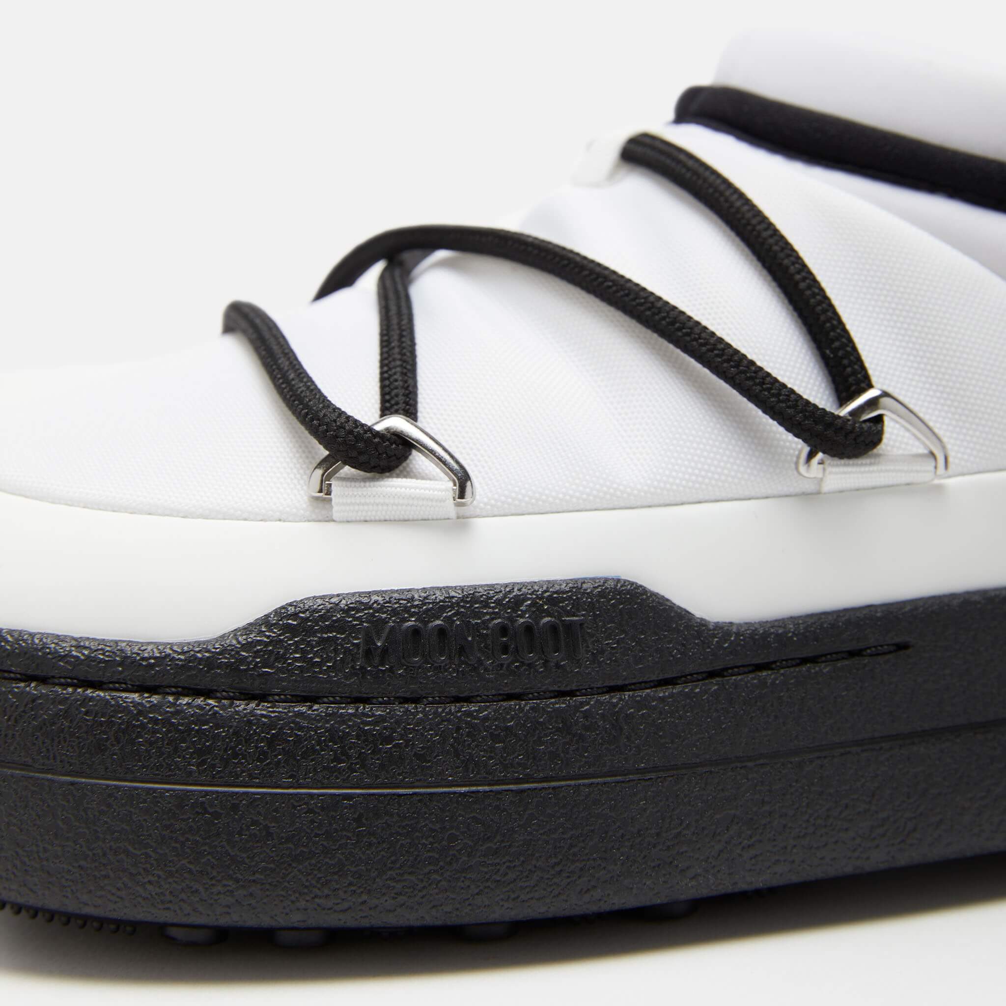 Damskie czarno-białe kapcie Moon Boot Park Icon