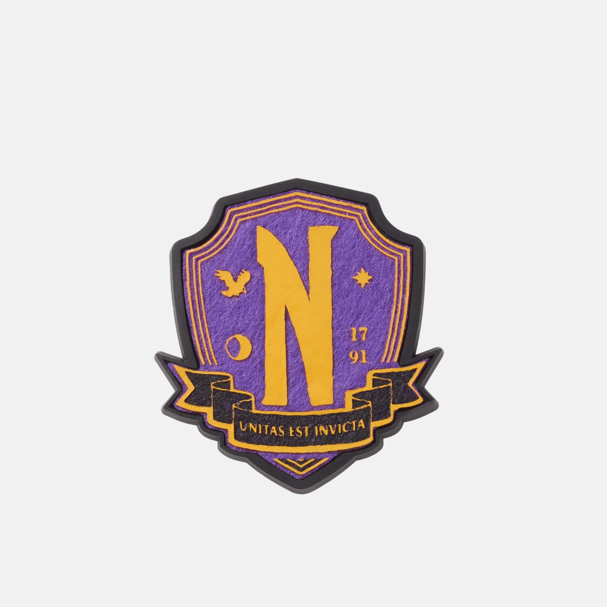 Przypinka Jibbitz – Wednesday Nevermore Badge